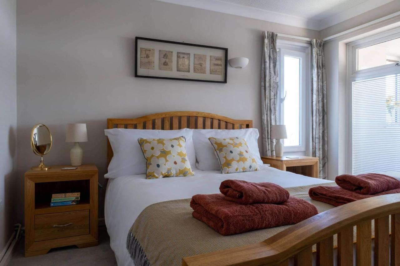 Villa Needles Point à Milford on Sea Extérieur photo